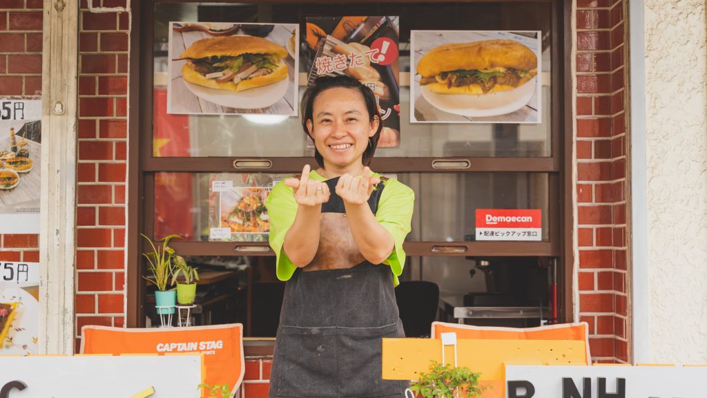 「525ゴツーゴbanh my サンドイッチ& coffee 専門店」店長の宮田清河さん