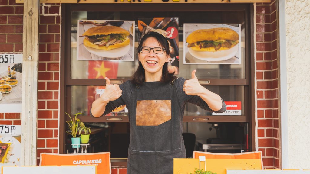 「525ゴツーゴbanh my サンドイッチ& coffee 専門店」オーナーのファン ティー ミー リェンさん