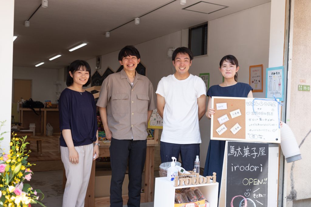 オープンしたばかりの駄菓子屋「irodori」
