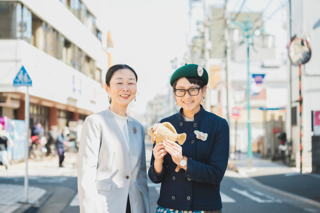 「ダチバナシ」話し手の和田由紀子さん（左）と、聞き手の“スズキミ”こと鈴木公子さん（右）