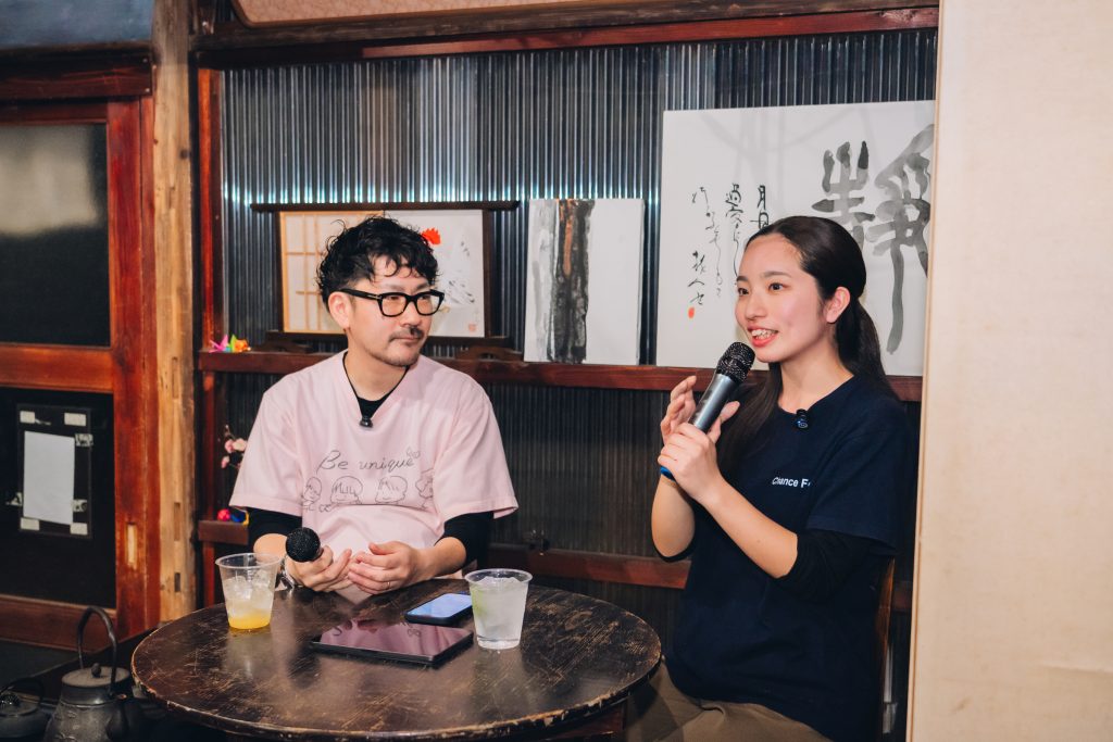 廣瀬さんは足立区関原の商店街にある学生チームが企画・運営を担当している駄菓子屋「irodori」にマネージャーとして携わっている 