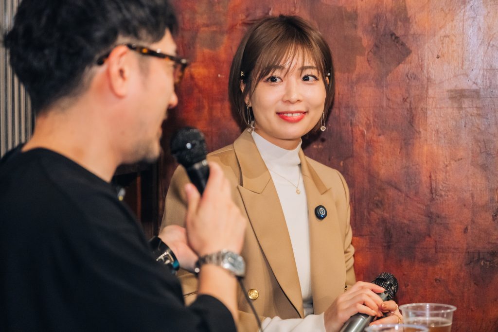 劇団「遅咲会」主宰、女優たちが働くカラオケバー「ActressBarヒキワライ」オーナーの中川ミコさん