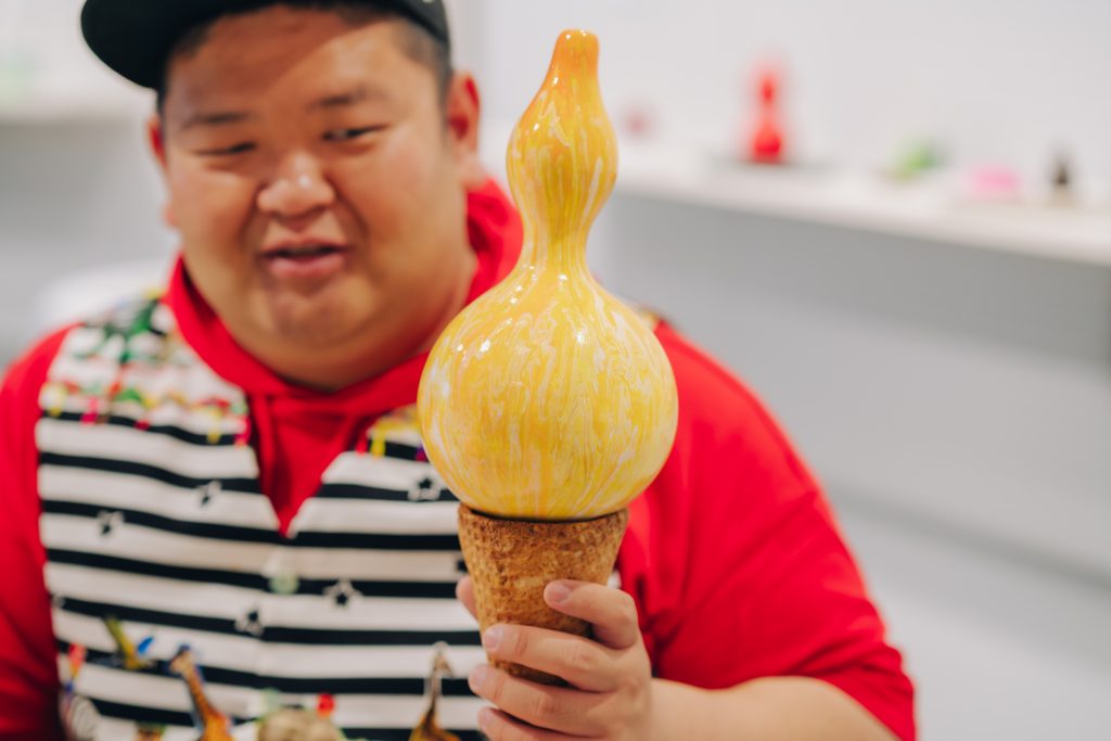 ひょうたん作品を持つあらぽんさん