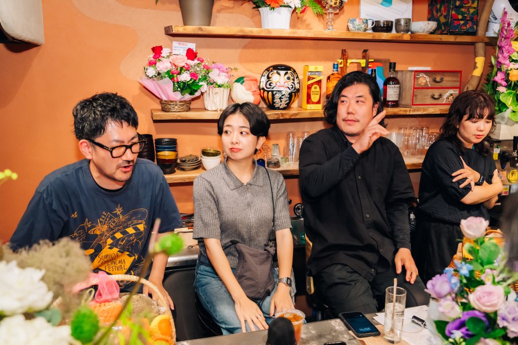 「ガチアダチナイト」の公開取材「ガチアダチサミット」の様子