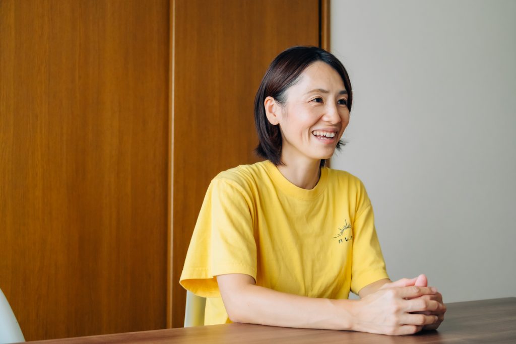 「ハレノヒのお部屋」 について話す代表の鈴木さん