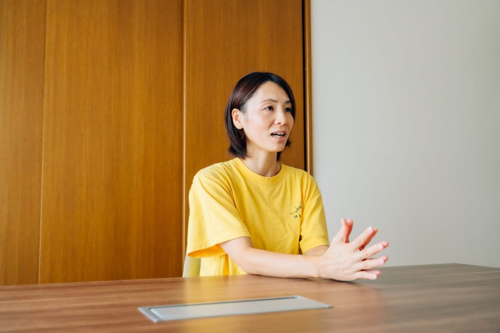 自身の子育ての経験を話す鈴木さん