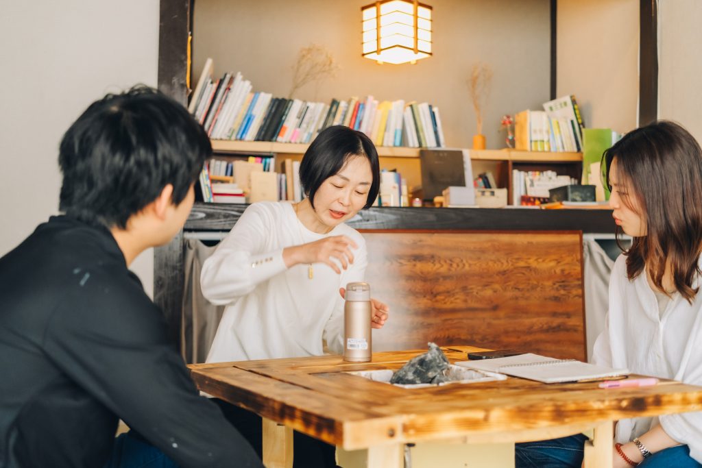 感覚統合の中でも普段意識してない感覚の1つである「固有覚」の実験