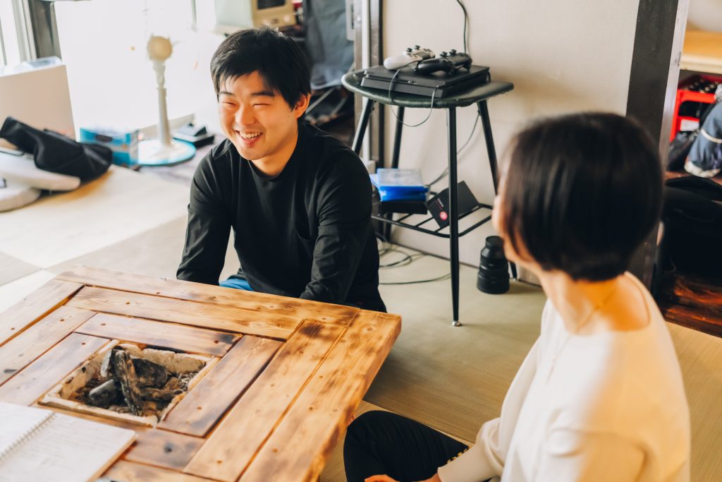 「らんたん亭」の梁で頭をぶつける人が多いと笑う中島さん