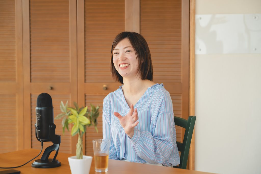「ガチアダチメグル」7月分の寄付先の団体の「たべるば」代表の川野礼さん(右)