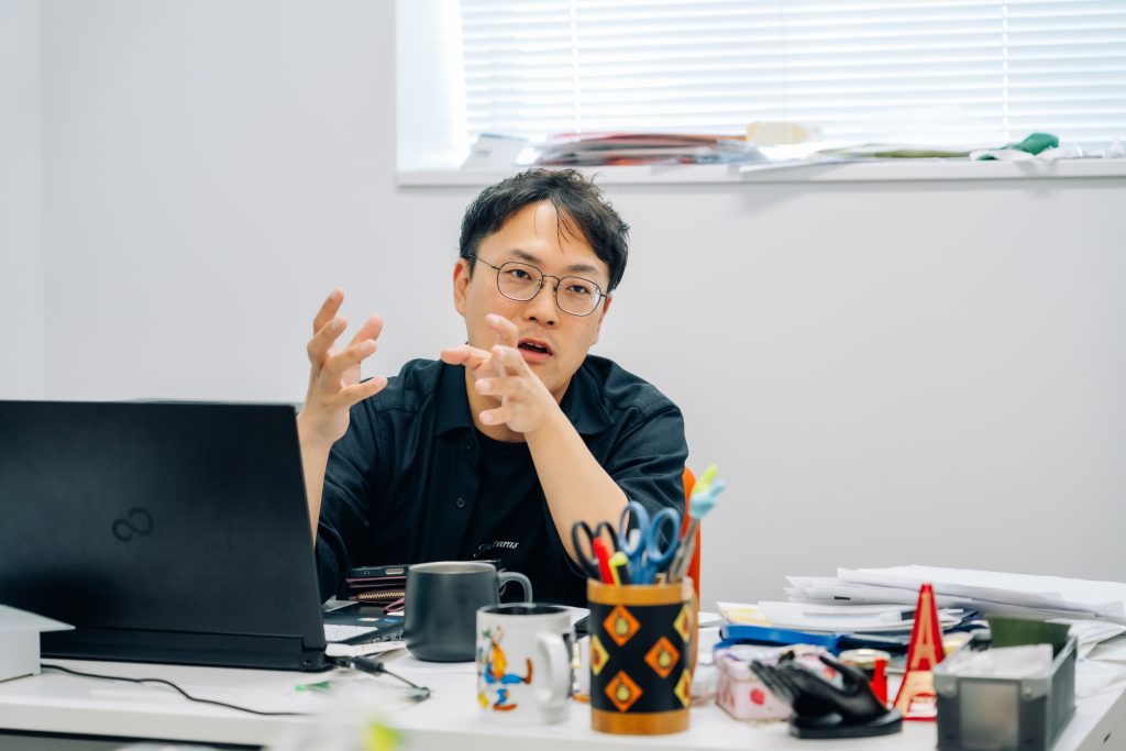 「Gachi Adachi Club」木曜スタッフのゼミ生たちを指導する「文教大学」教員の青木洋高さん