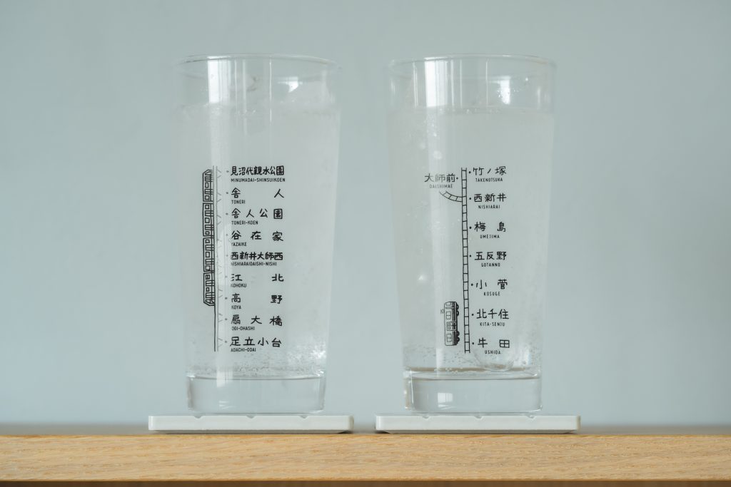 以前にクラウドファンディングに挑戦した際のリターンとなった「沿線グラス」