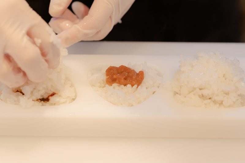 「にぎりむすびギフト」個人向けに11月分の支援を募集中!