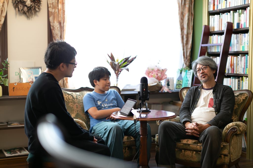 山口さんのお話を聞く