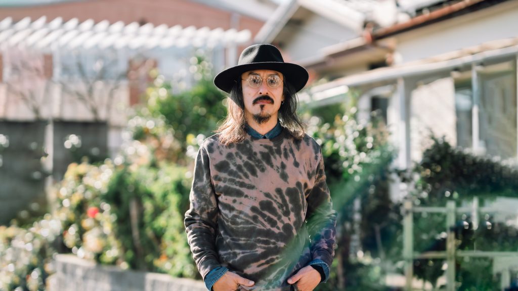 「CHAIN SMOKE Tie-Dye Factory」の境野豪さん