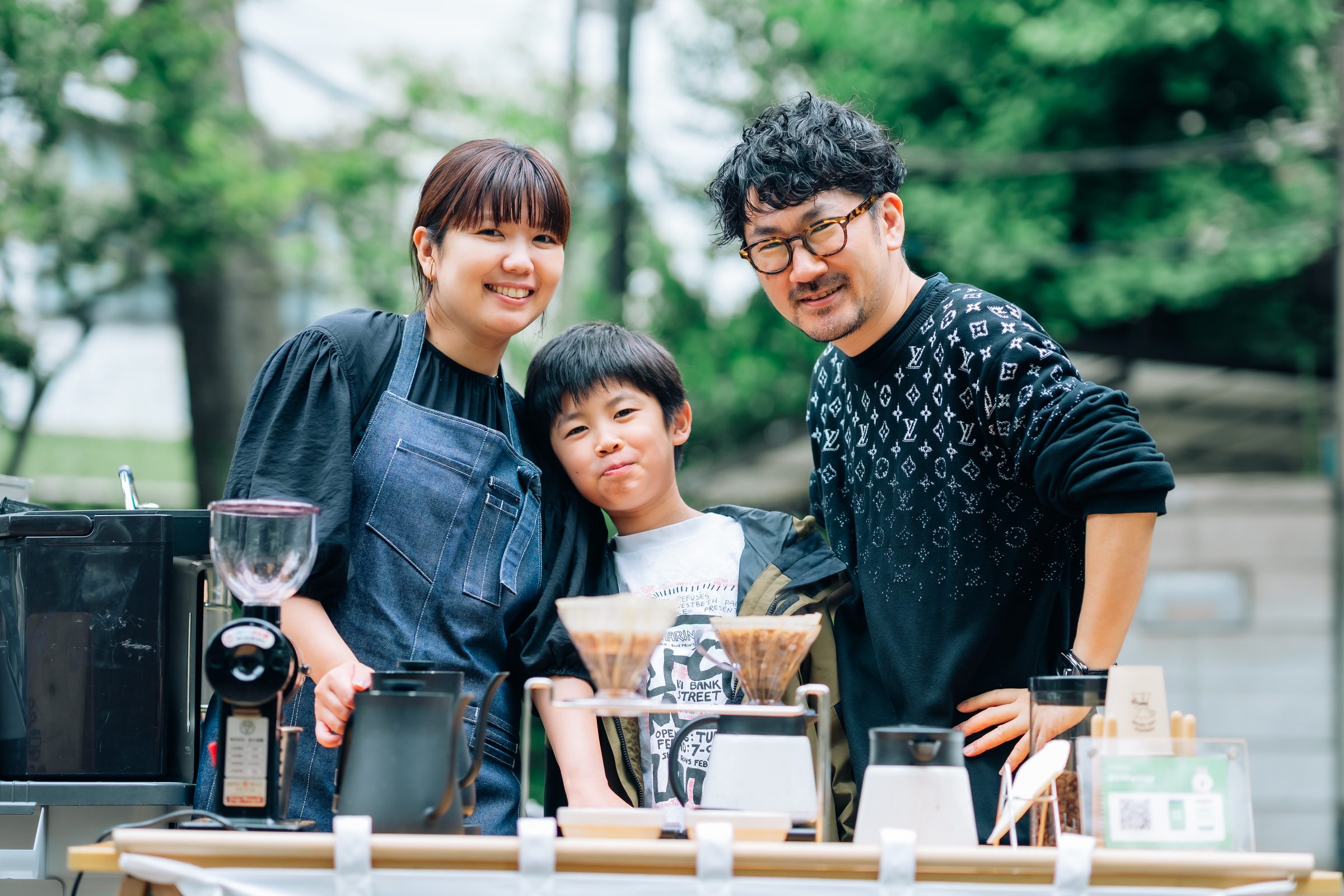 出張でフリーコーヒーを行う大島夫妻