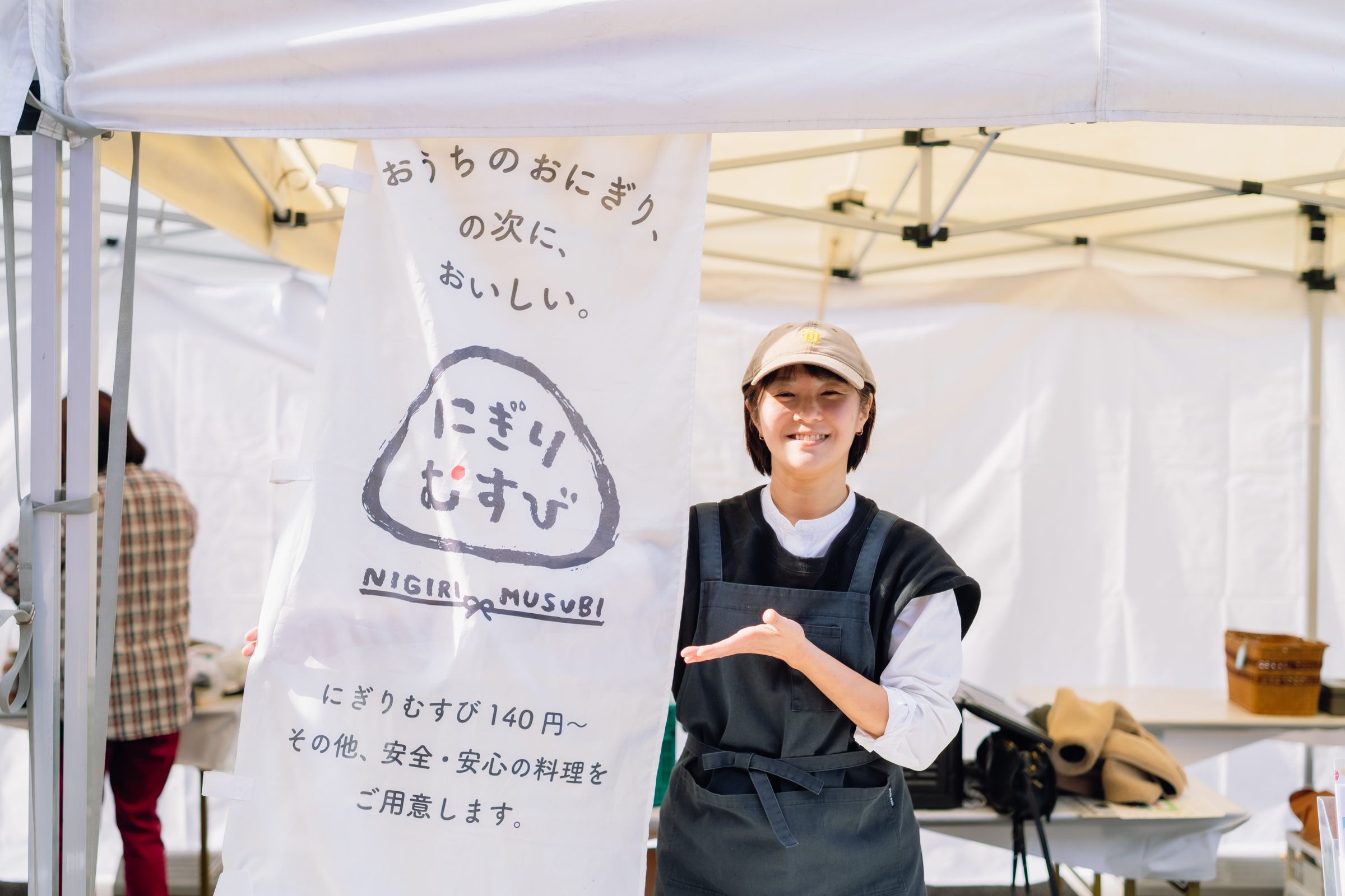 「ガチアダチメグル」2月分の寄付先となる「にぎりむすびギフト」を実施している「にぎりむすび」女将の山本亜紀子さん