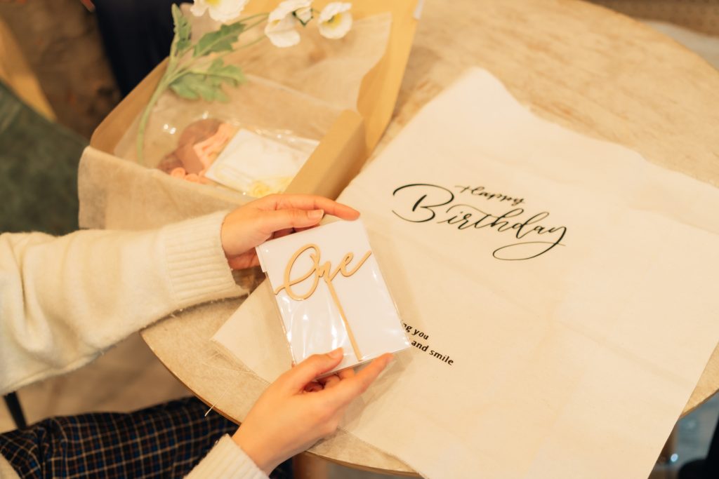 「スタジオアリス」とコラボした、おうちで写真を撮れるキット「OUCHI Anniversary Box」