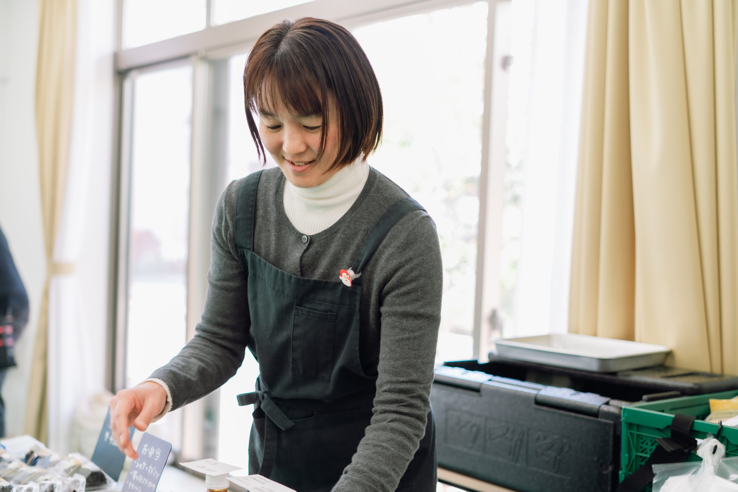 「ガチアダチメグル」2月分の寄付先となった「にぎりむすびギフト」を実施している「にぎりむすび」女将の山本亜紀子さん